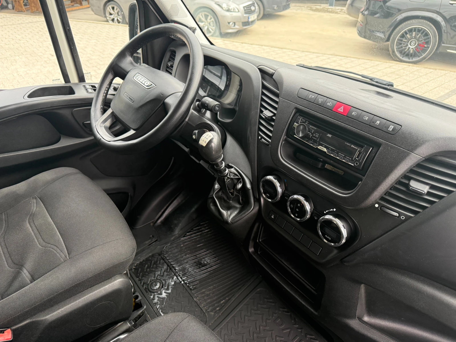 Iveco Daily 35S17 3.0HPI Хладилен + Клима 2 странични врати - изображение 10