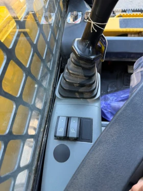 Челен товарач Komatsu Мини челен товарач SK715, снимка 11