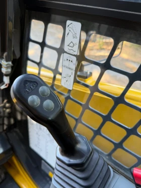 Челен товарач Komatsu Мини челен товарач SK715, снимка 13