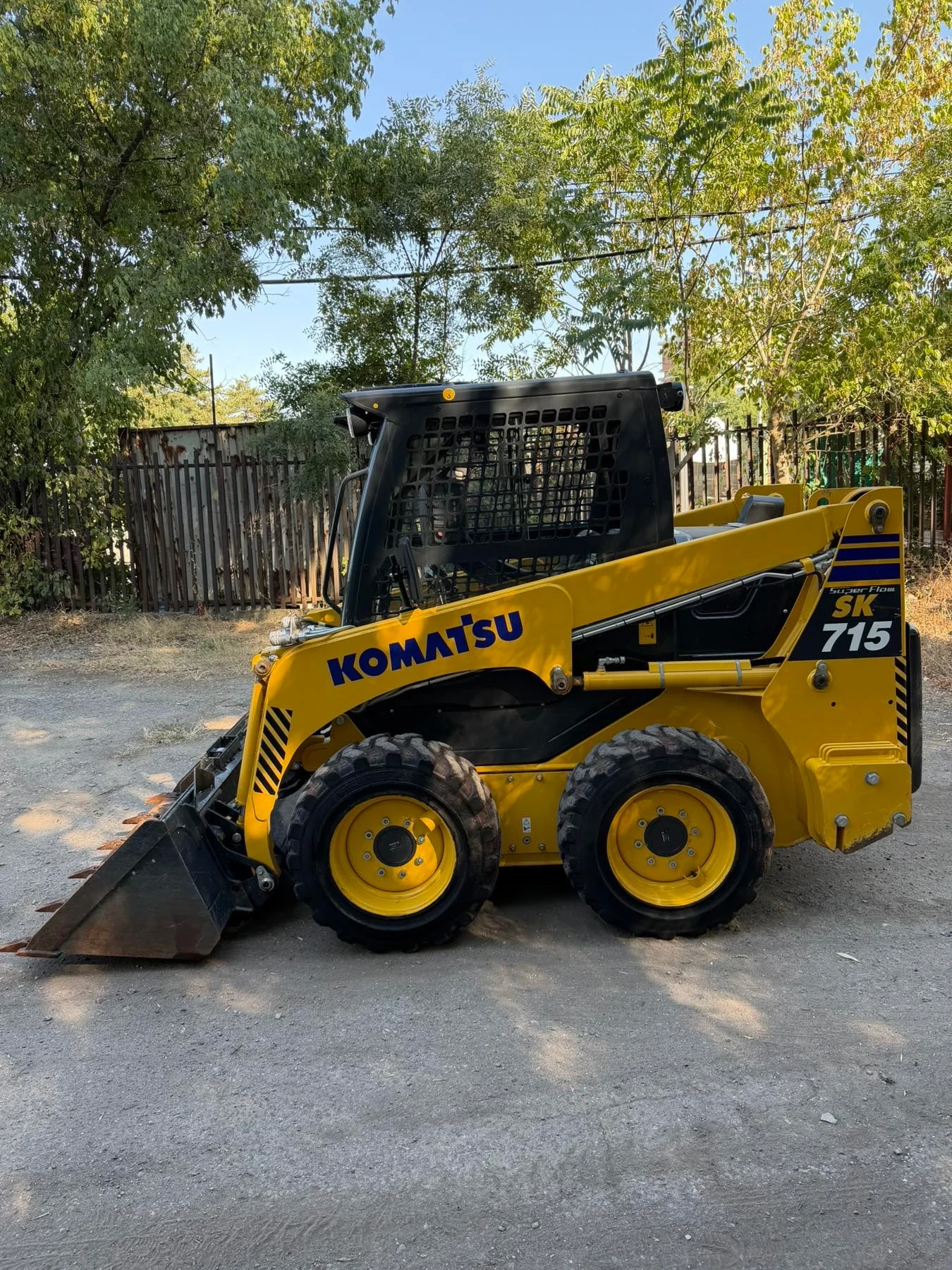 Челен товарач Komatsu Мини челен товарач SK715, снимка 2 - Индустриална техника - 56097358