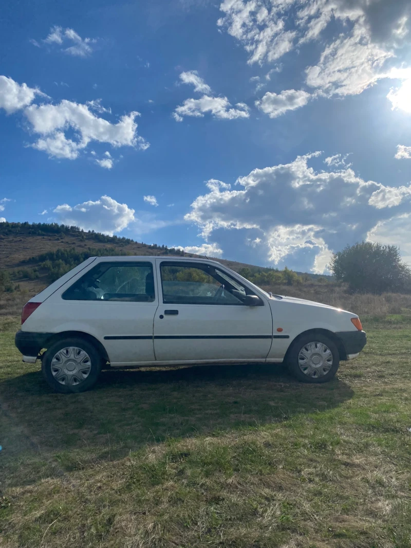 Ford Fiesta 1.1, снимка 2 - Автомобили и джипове - 48049310