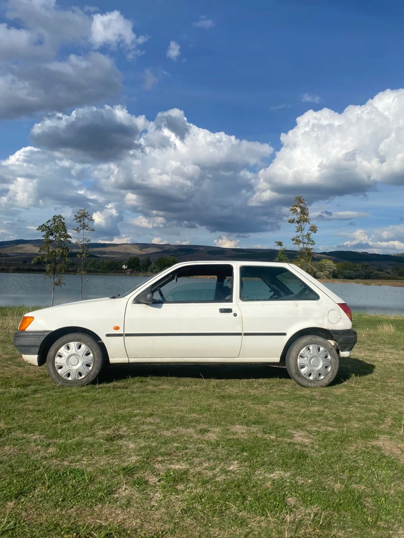 Ford Fiesta 1.1, снимка 1 - Автомобили и джипове - 48049310