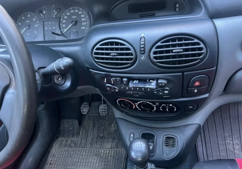 Renault Scenic 1.6, снимка 6 - Автомобили и джипове - 49137182