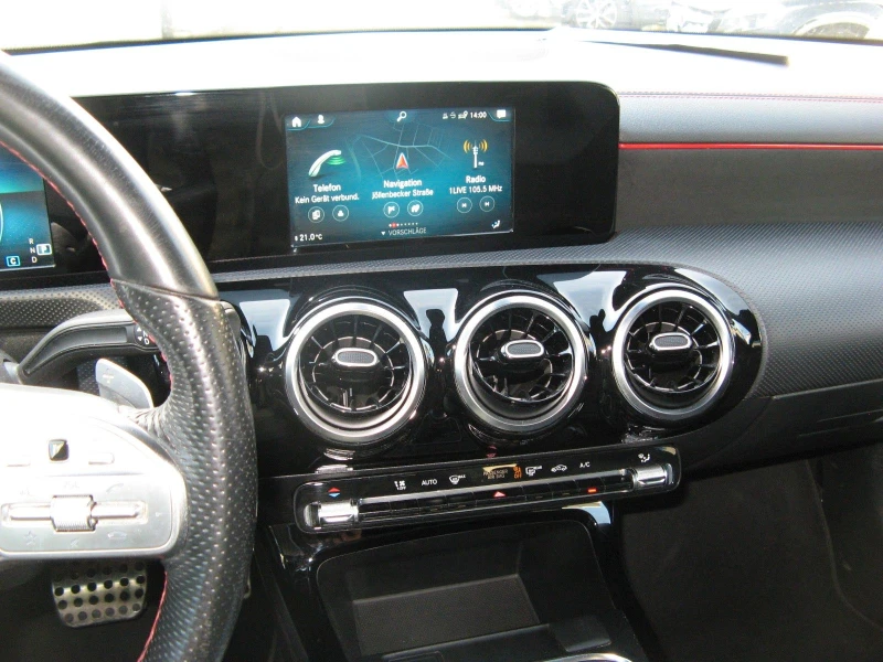 Mercedes-Benz CLA 200 AMG/170HP/NAVI/KLESS/CAM/AMBI/TSR/437v, снимка 4 - Автомобили и джипове - 50302199