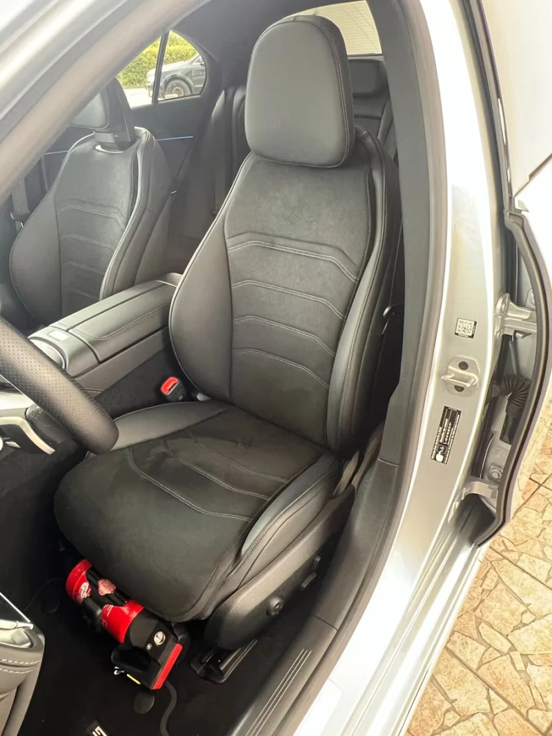 Mercedes-Benz E 220 d/4MATIC/197HP/AMG-PACK/PANO/DISTRONIC/152D, снимка 11 - Автомобили и джипове - 52078667