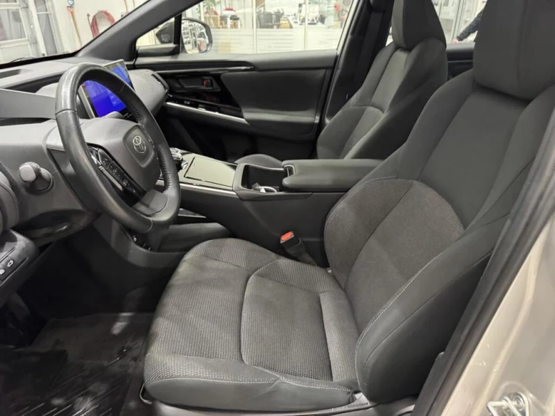 Toyota bZ4X LE* Подгрев* Камера* Sunroof* От представителство, снимка 9 - Автомобили и джипове - 53158376