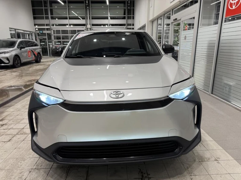 Toyota bZ4X LE* Подгрев* Камера* Sunroof* От представителство, снимка 2 - Автомобили и джипове - 53158376