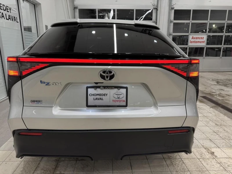 Toyota bZ4X LE* Подгрев* Камера* Sunroof* От представителство, снимка 5 - Автомобили и джипове - 53158376