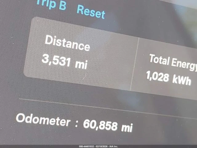 Tesla Model Y AWD* DUALMOTOR* KEYLESS* КАМЕРА* , снимка 12 - Автомобили и джипове - 53978315