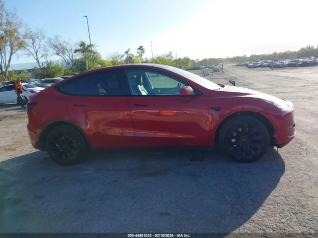 Tesla Model Y AWD* DUALMOTOR* KEYLESS* КАМЕРА* , снимка 4 - Автомобили и джипове - 53978315