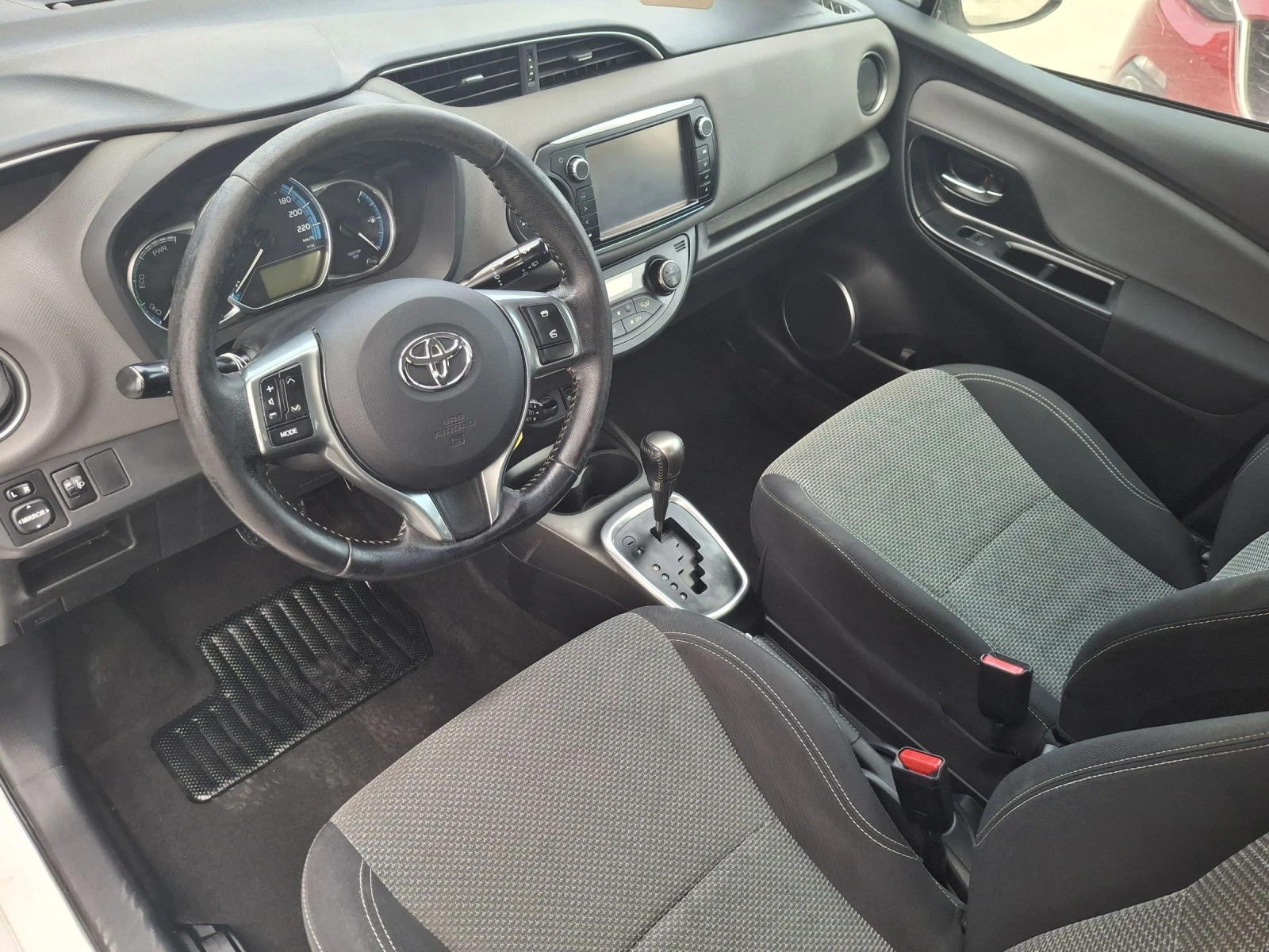 Toyota Yaris 1.5Hybrid Euro6  Лизинг  - изображение 8