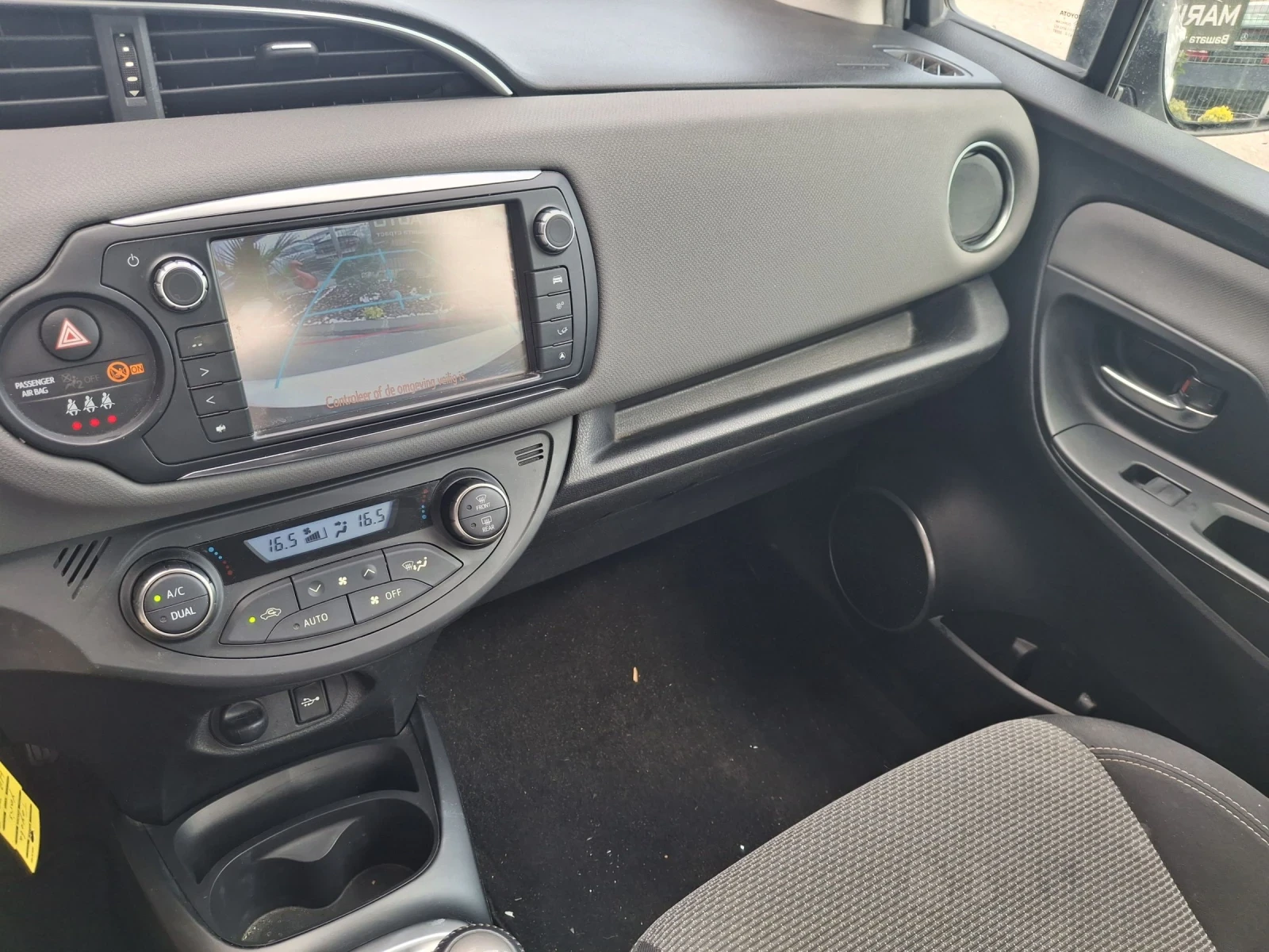 Toyota Yaris 1.5Hybrid* * * euro6 - изображение 10