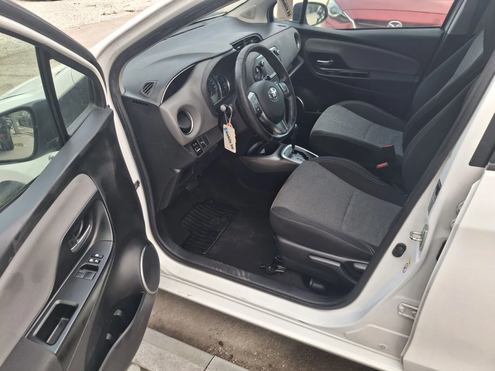 Toyota Yaris 1.5Hybrid Euro6  Лизинг  - изображение 9