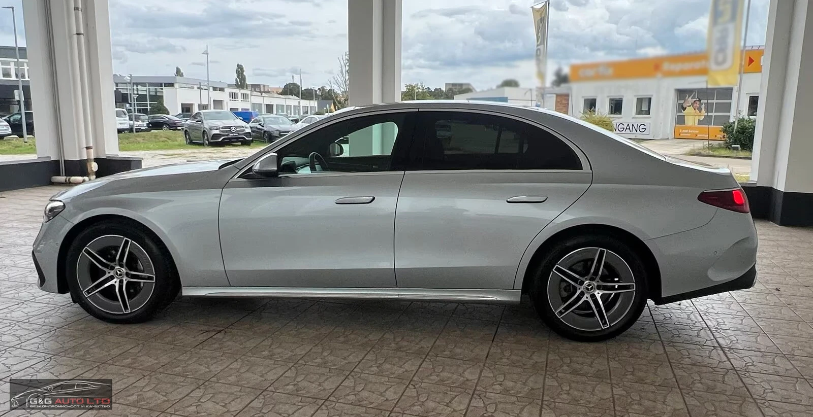 Mercedes-Benz E 220 d/4MATIC/197HP/AMG-PACK/PANO/DISTRONIC/152D - изображение 3