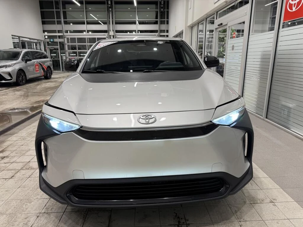 Toyota bZ4X LE* Подгрев* Камера* Sunroof* От представителство - изображение 2