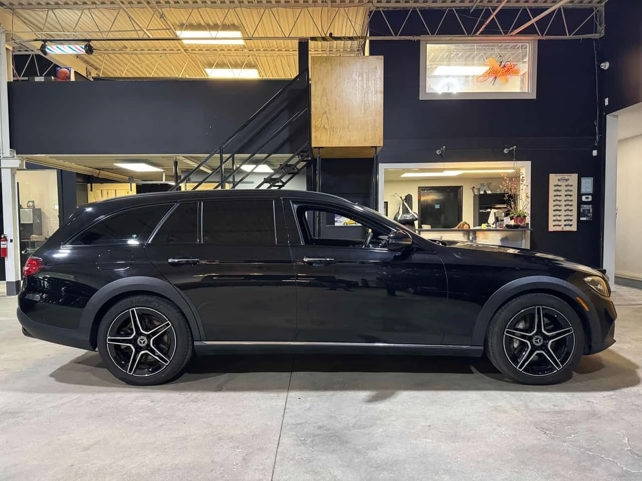 Mercedes-Benz E 450 CARFAX, снимка 3 - Автомобили и джипове - 54115114