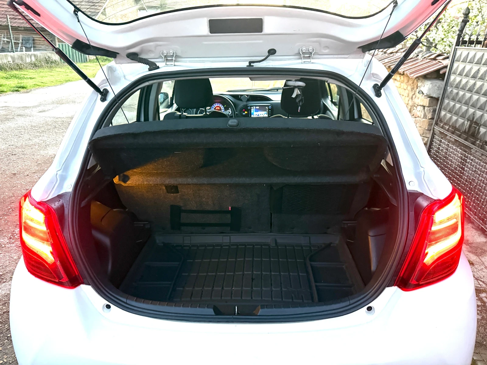 Toyota Yaris, снимка 3 - Автомобили и джипове - 54730946