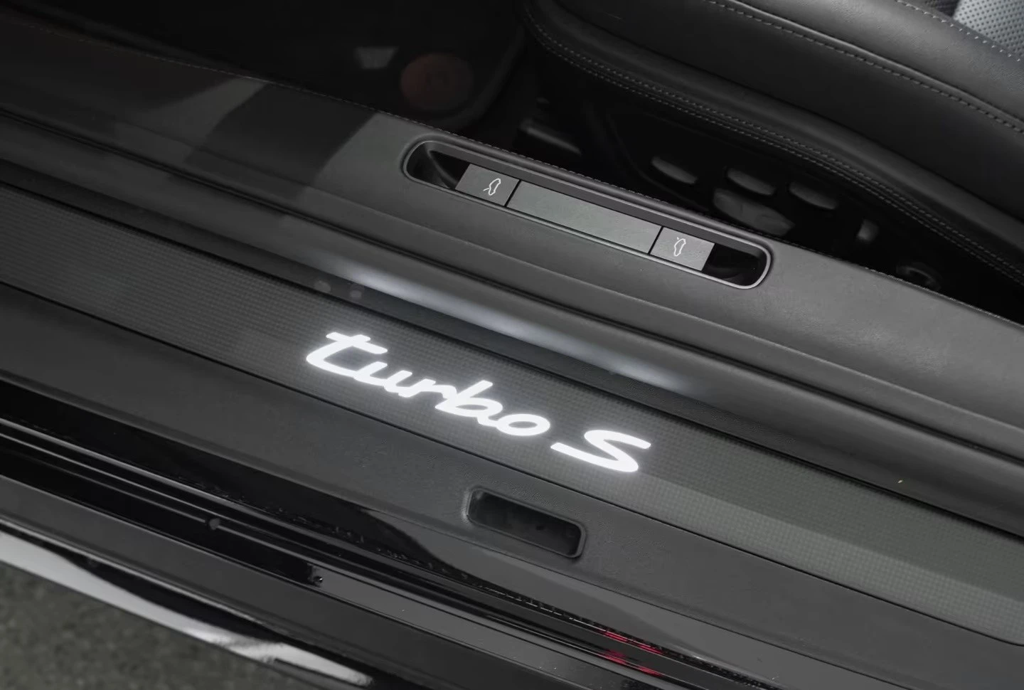 Porsche 911 992 / TURBO S / LIFT / BOSE / CERAMIC / 360 / PANO, снимка 9 - Автомобили и джипове - 55088625
