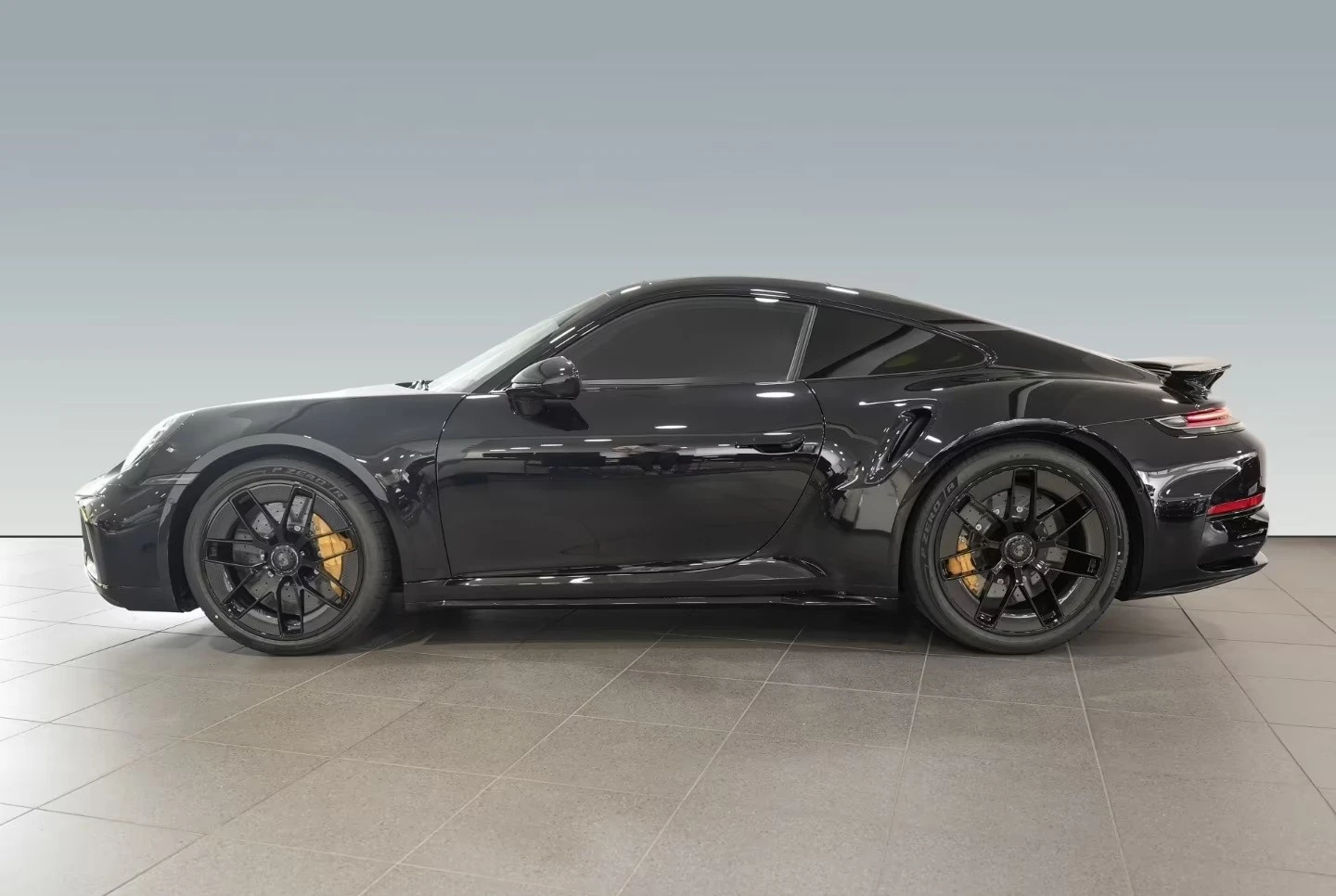 Porsche 911 992 / TURBO S / LIFT / BOSE / CERAMIC / 360 / PANO, снимка 3 - Автомобили и джипове - 55088625