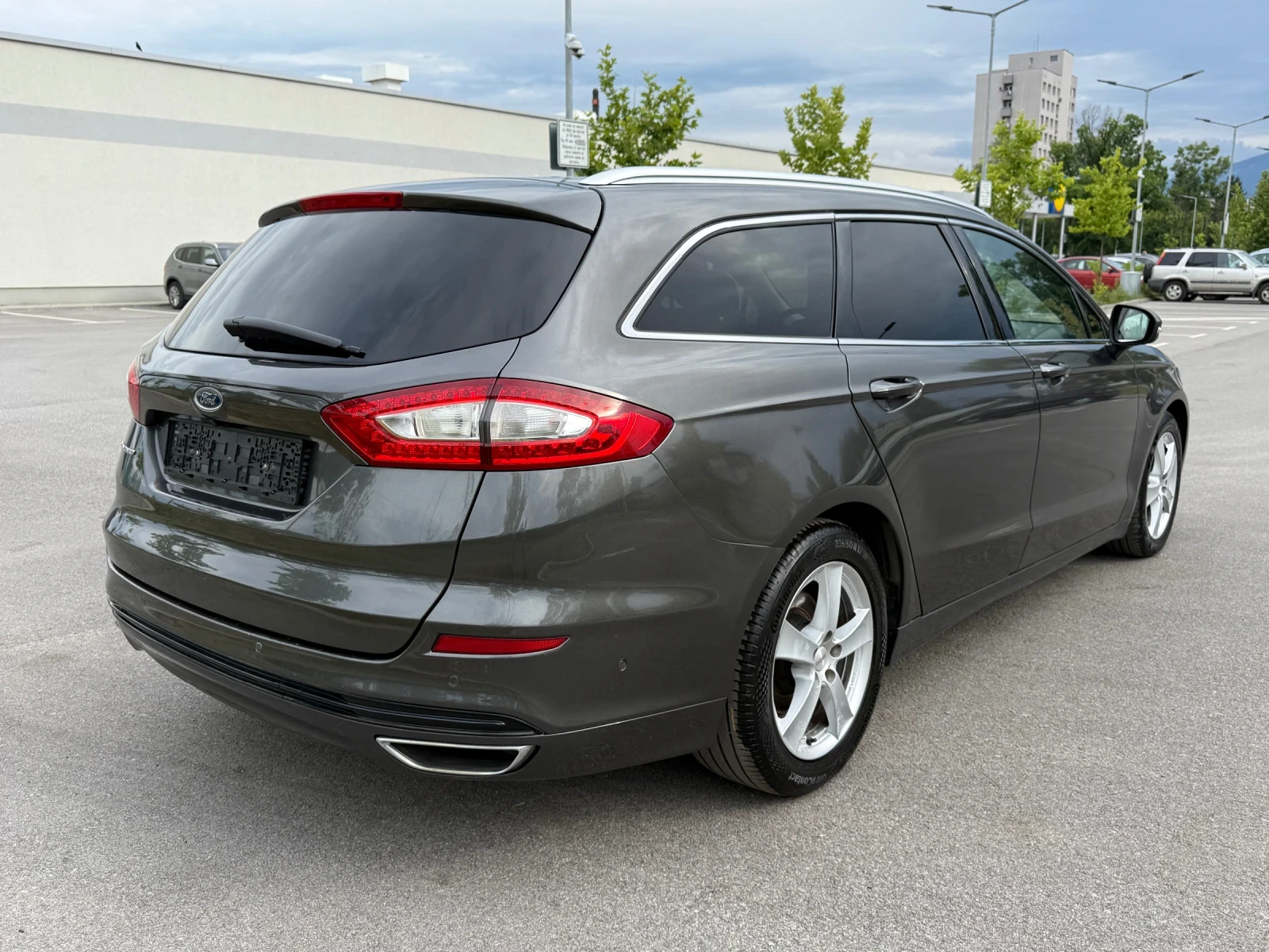 Ford Mondeo * 2.0TDCI* AWD* DISSTRONIC* MEMORY* CAMERA* SWISS*, снимка 4 - Автомобили и джипове - 55228484