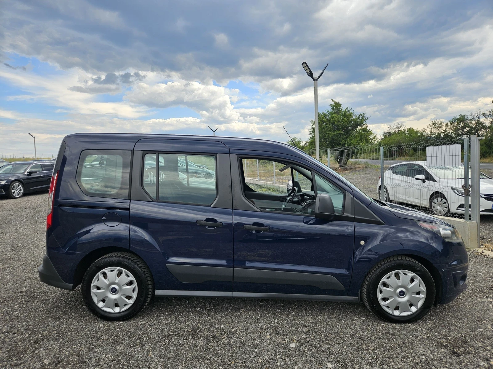Ford Tourneo Connect 1.0 Eco boost euro6, снимка 6 - Автомобили и джипове - 55234651