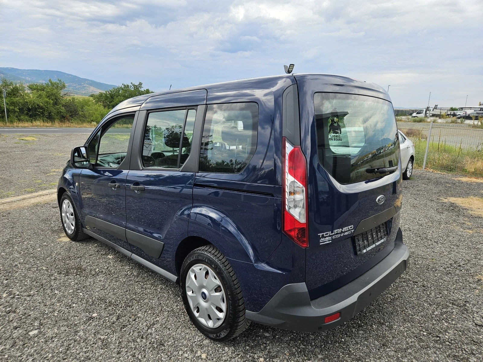 Ford Tourneo Connect 1.0 Eco boost euro6, снимка 3 - Автомобили и джипове - 55234651