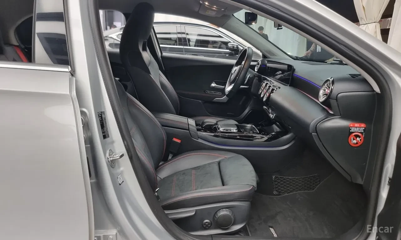 Mercedes-Benz A45 AMG 4MATIC+ * Алкантара* КАМЕРА, снимка 9 - Автомобили и джипове - 55736740