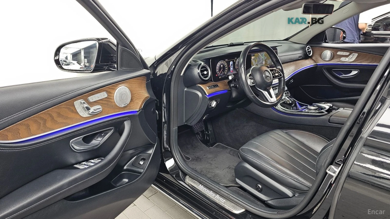 Mercedes-Benz E 300 4MATIC* HUD* 360* КОЖА* ОБДУХ* НАВИ* ПАНО, снимка 8 - Автомобили и джипове - 55887341