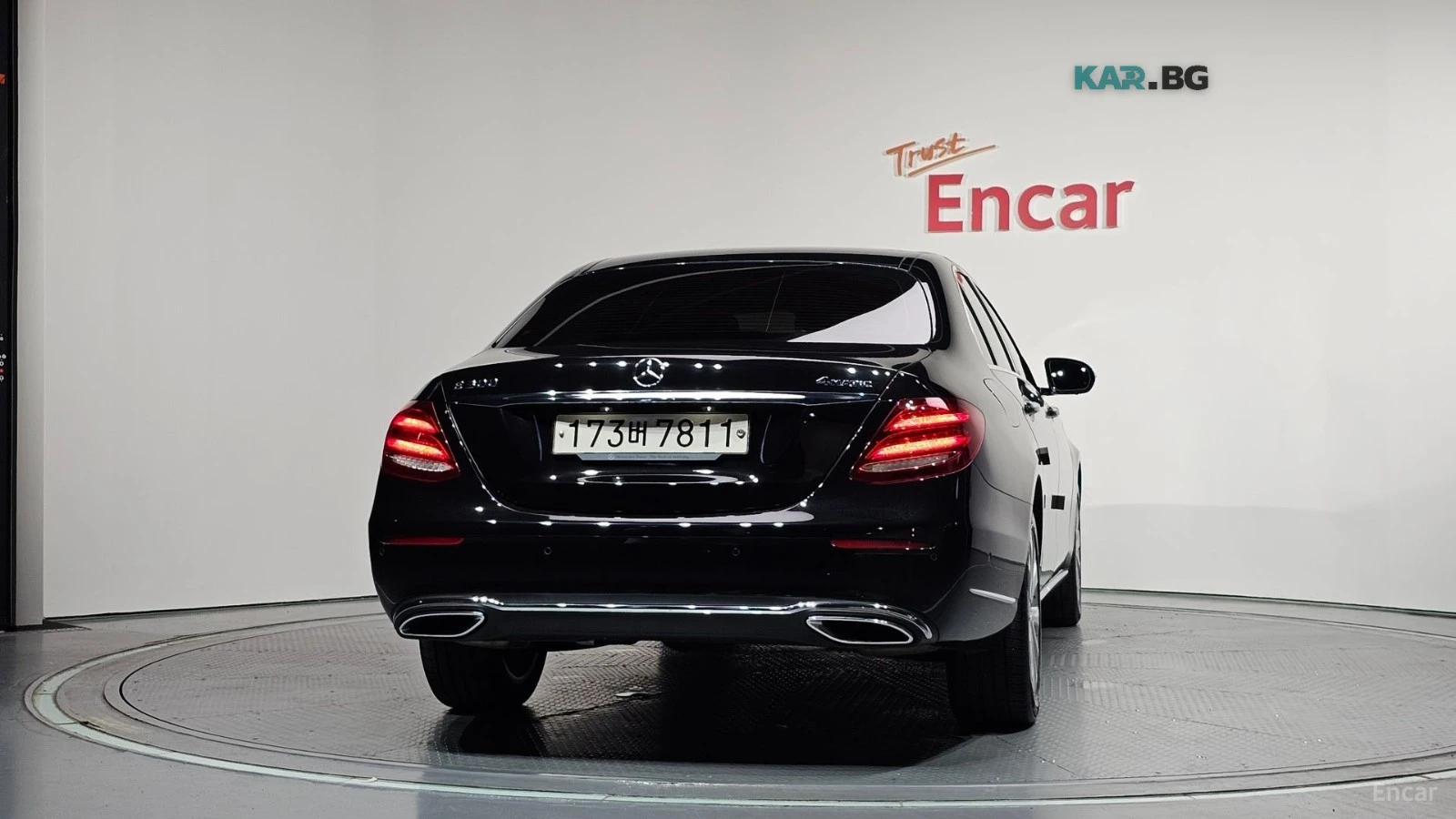 Mercedes-Benz E 300 4MATIC* HUD* 360* КОЖА* ОБДУХ* НАВИ* ПАНО, снимка 4 - Автомобили и джипове - 55887341