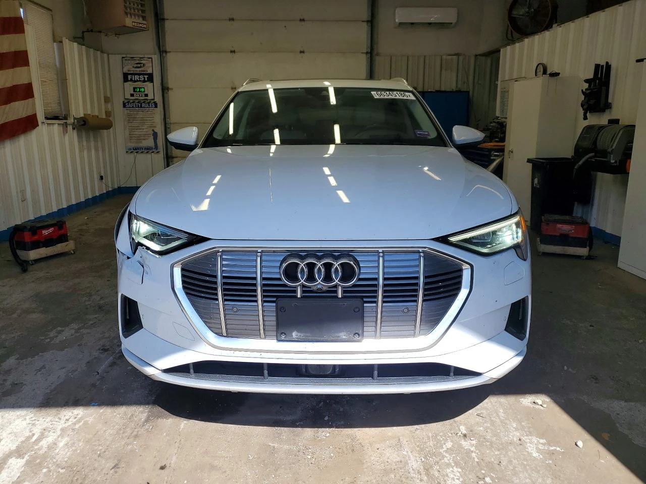 Audi E-Tron Prestige, снимка 5 - Автомобили и джипове - 56372792