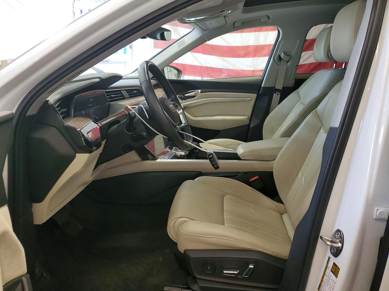 Audi E-Tron Prestige, снимка 7 - Автомобили и джипове - 56372792
