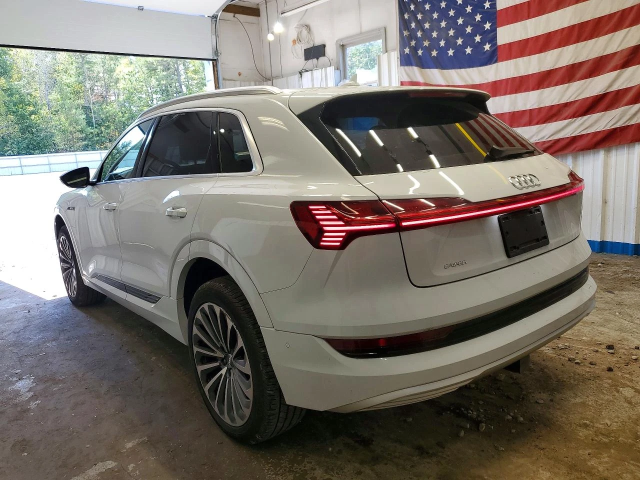 Audi E-Tron Prestige, снимка 2 - Автомобили и джипове - 56372792