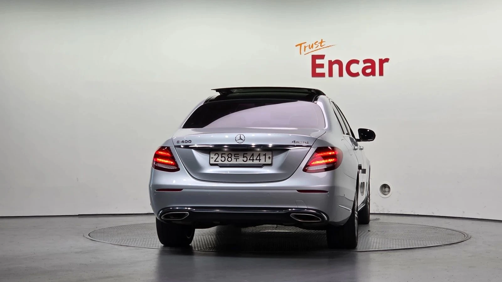 Mercedes-Benz E 400, снимка 4 - Автомобили и джипове - 56688574
