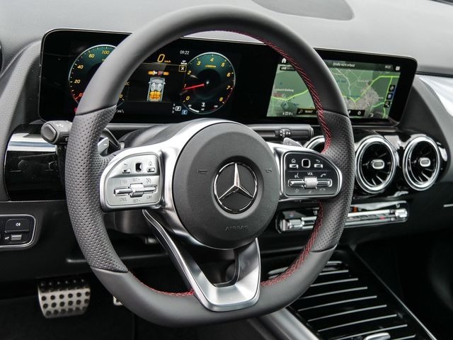 Mercedes-Benz GLA 200 AMG, снимка 5 - Автомобили и джипове - 42180452
