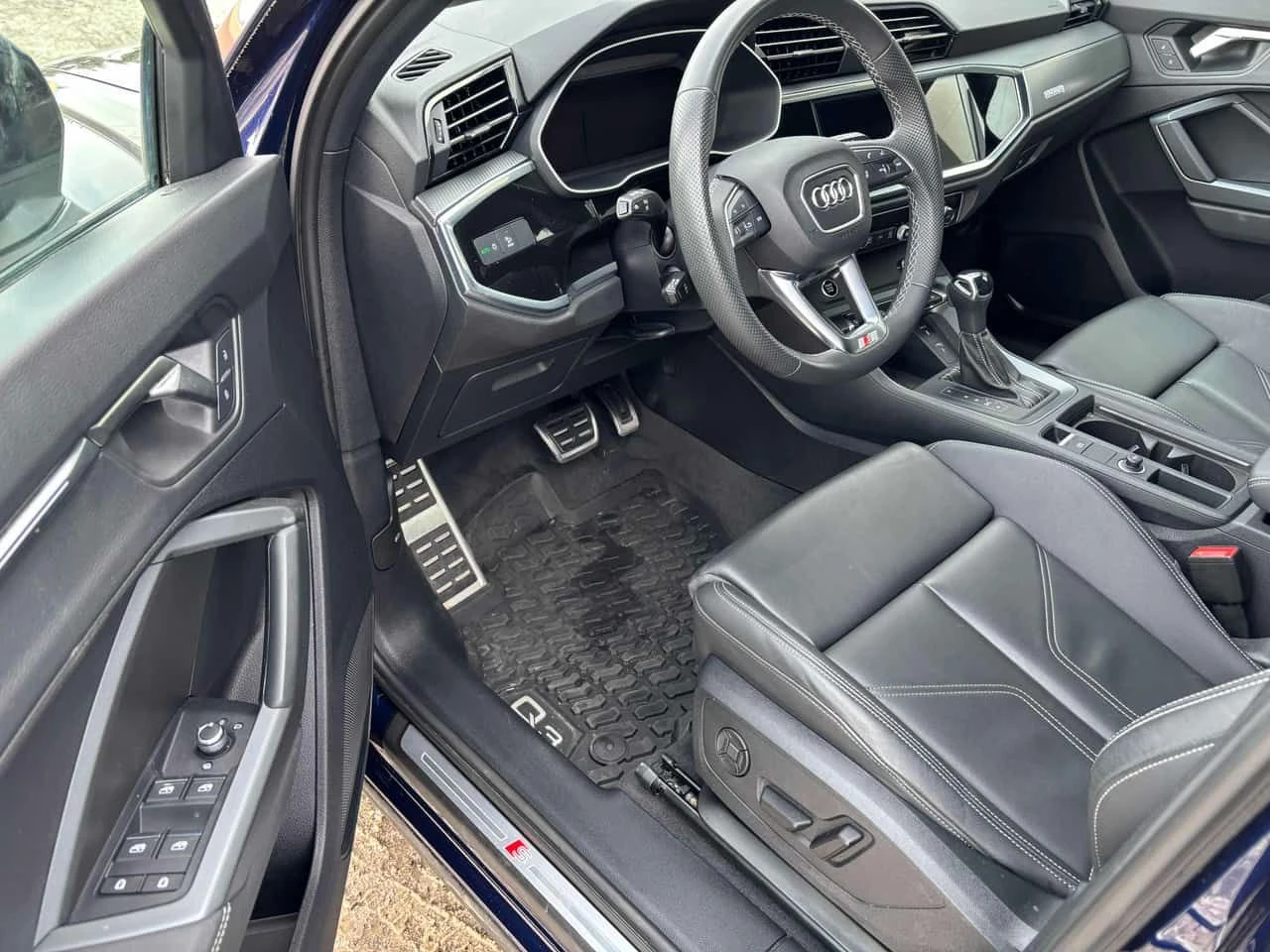 Audi Q3  Progressiv 45 TFSI quattro / CARFAX /CAMERA / LED, снимка 5 - Автомобили и джипове - 53816636