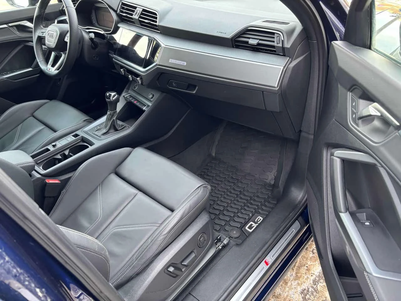 Audi Q3  Progressiv 45 TFSI quattro / CARFAX /CAMERA / LED, снимка 17 - Автомобили и джипове - 53816636