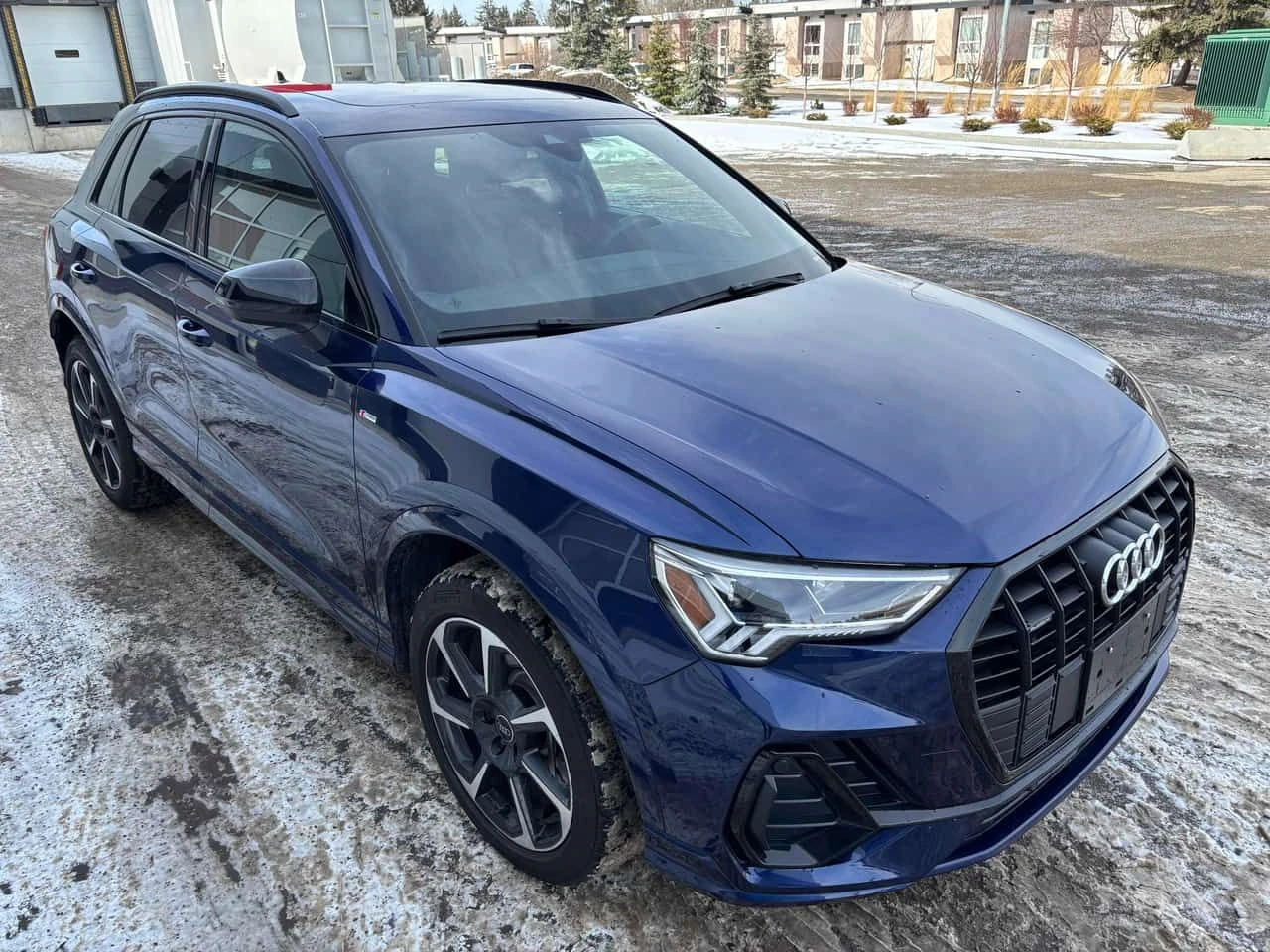 Audi Q3  Progressiv 45 TFSI quattro / CARFAX /CAMERA / LED, снимка 6 - Автомобили и джипове - 53816636