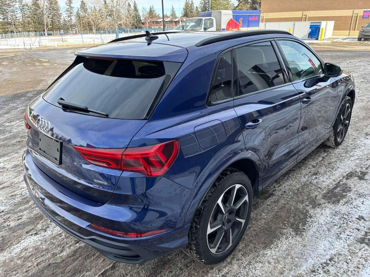 Audi Q3  Progressiv 45 TFSI quattro / CARFAX /CAMERA / LED, снимка 3 - Автомобили и джипове - 53816636