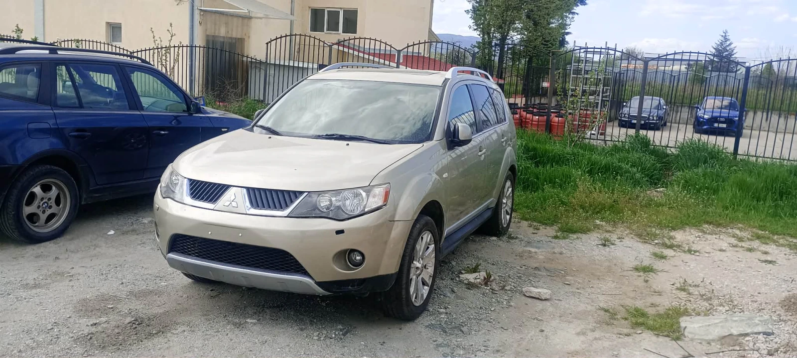 Mitsubishi Outlander 2.4, снимка 2 - Автомобили и джипове - 54343369