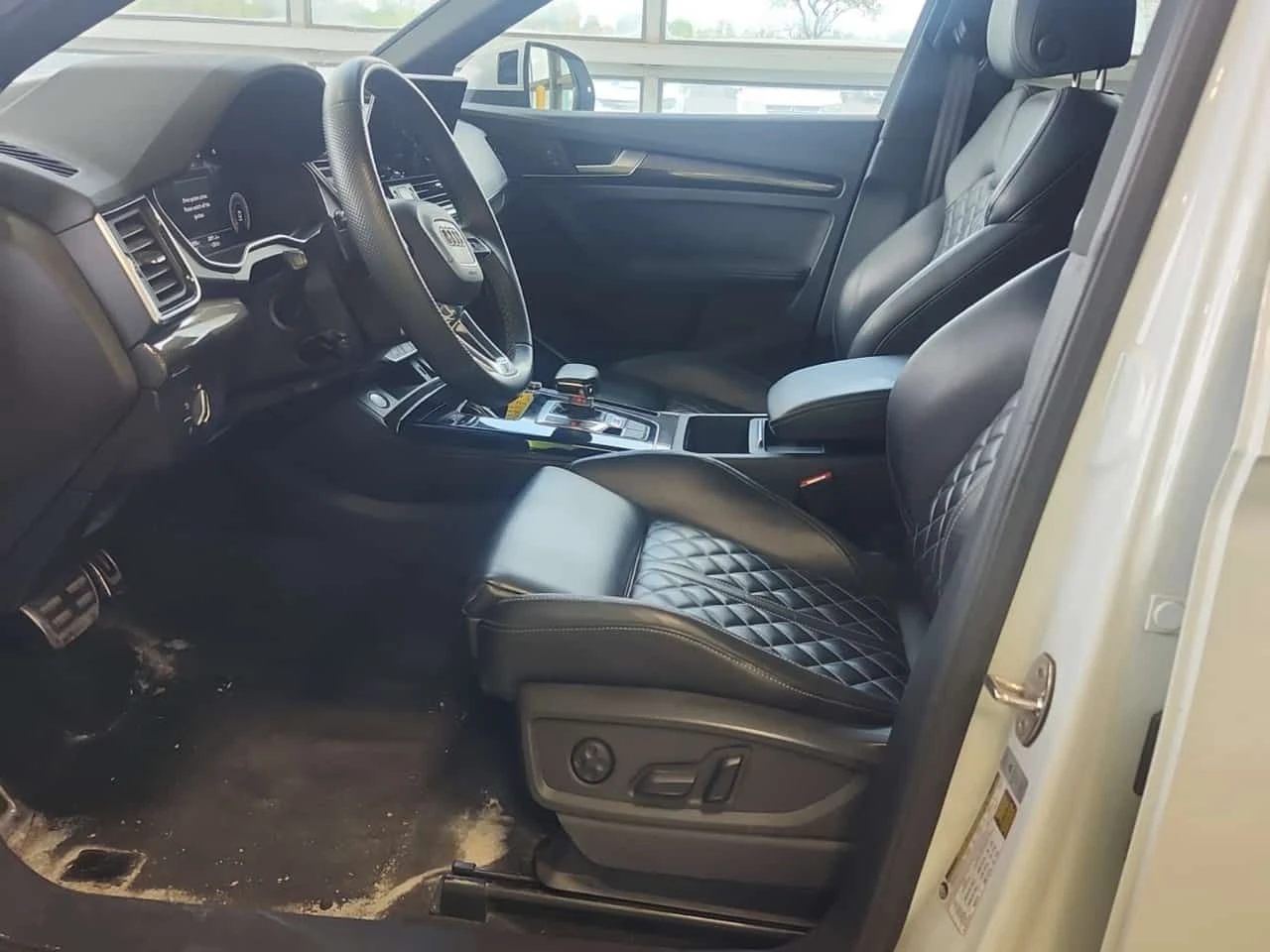 Audi SQ5 PROGRESSIV| PANO| 360 КАМЕРИ| AMBIENT| 2 КЛЮЧА| , снимка 8 - Автомобили и джипове - 54620370