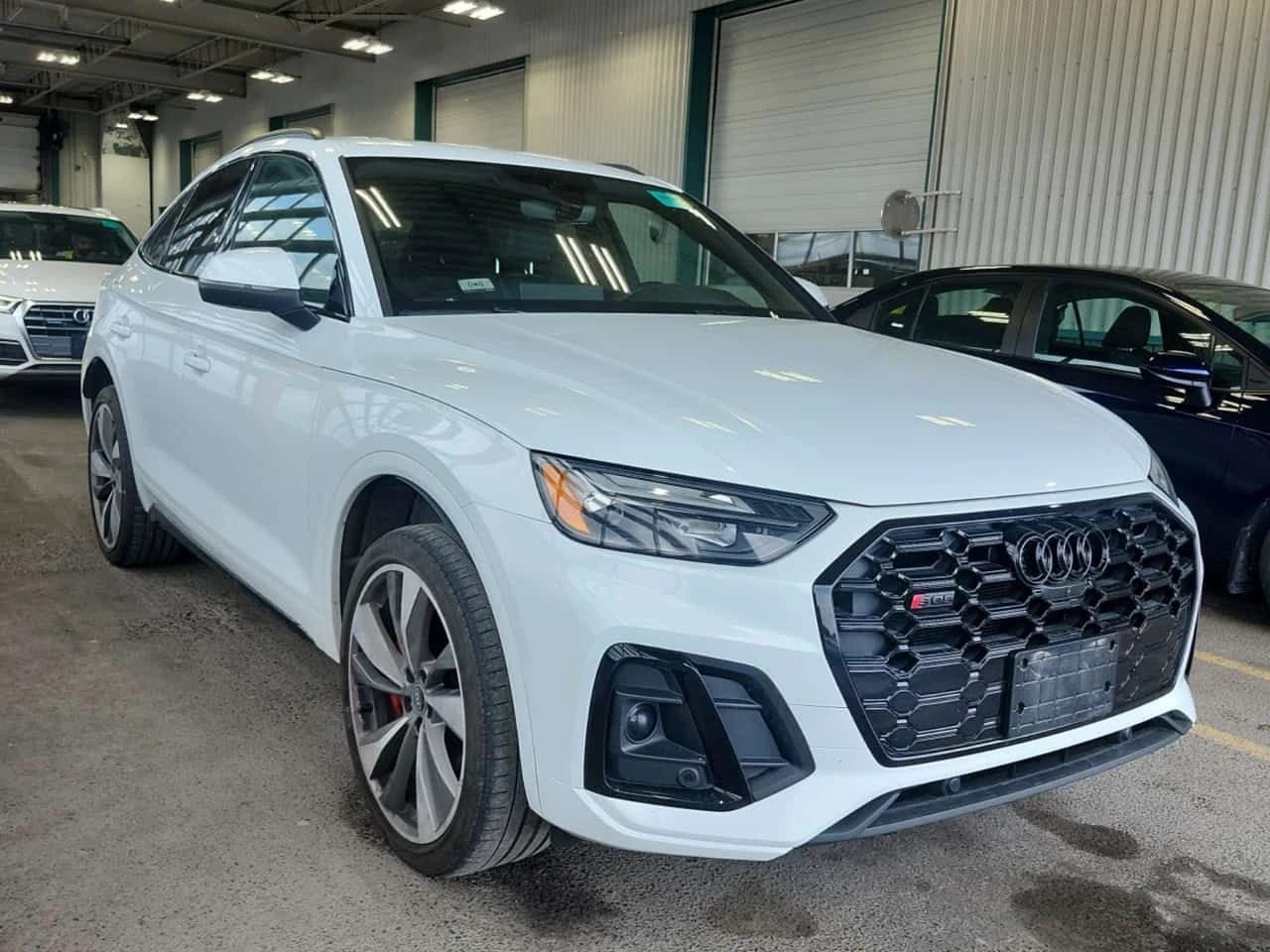 Audi SQ5 PROGRESSIV| PANO| 360 КАМЕРИ| AMBIENT| 2 КЛЮЧА| , снимка 2 - Автомобили и джипове - 54620370