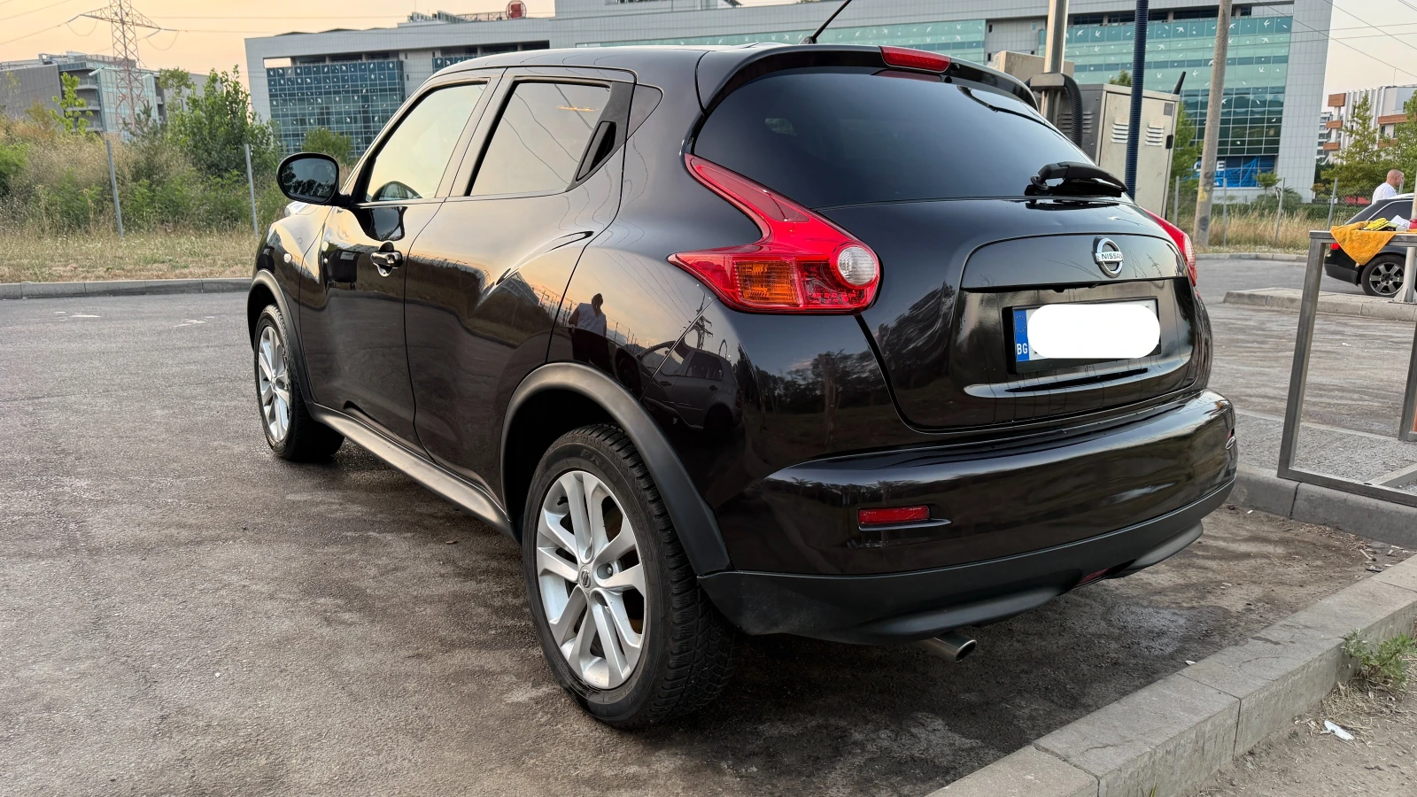 Nissan Juke 1.6i, снимка 4 - Автомобили и джипове - 55754571