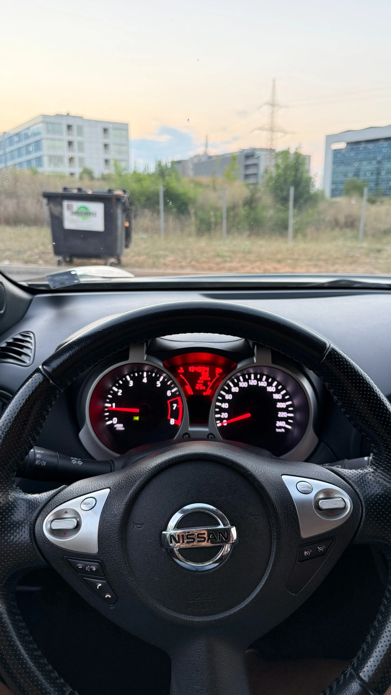 Nissan Juke 1.6i, снимка 16 - Автомобили и джипове - 55754571