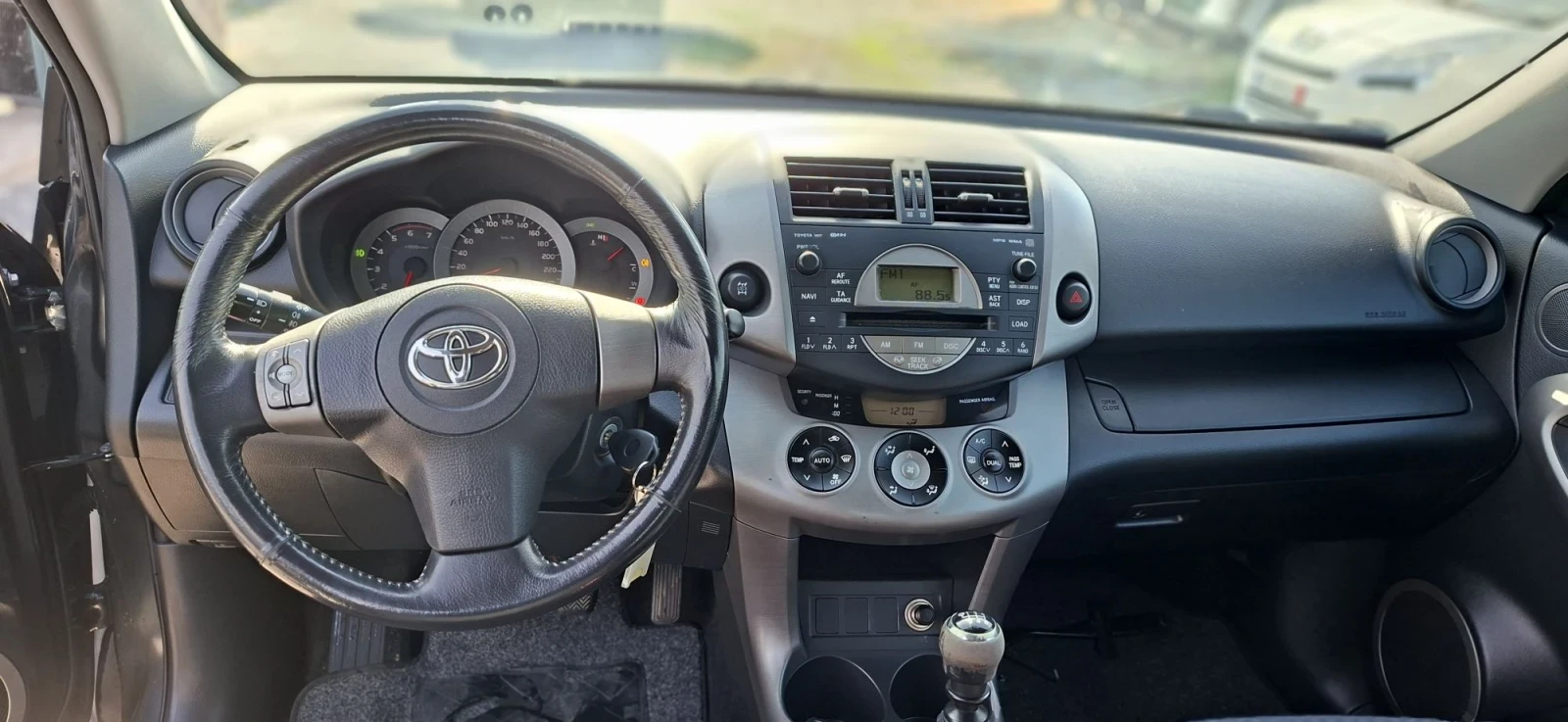 Toyota Rav4 2.2 D4D, снимка 6 - Автомобили и джипове - 56392481