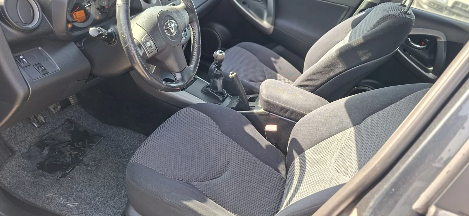 Toyota Rav4 2.2 D4D, снимка 9 - Автомобили и джипове - 56392481