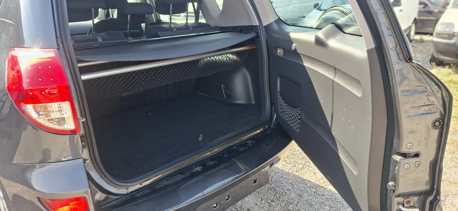 Toyota Rav4 2.2 D4D, снимка 10 - Автомобили и джипове - 56392481