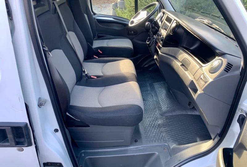 Iveco Daily 197км* MAXI XXL 4.70* КЛИМА* БАГАЖНИК* СЕРВИЗНА КН, снимка 13 - Бусове и автобуси - 53495317