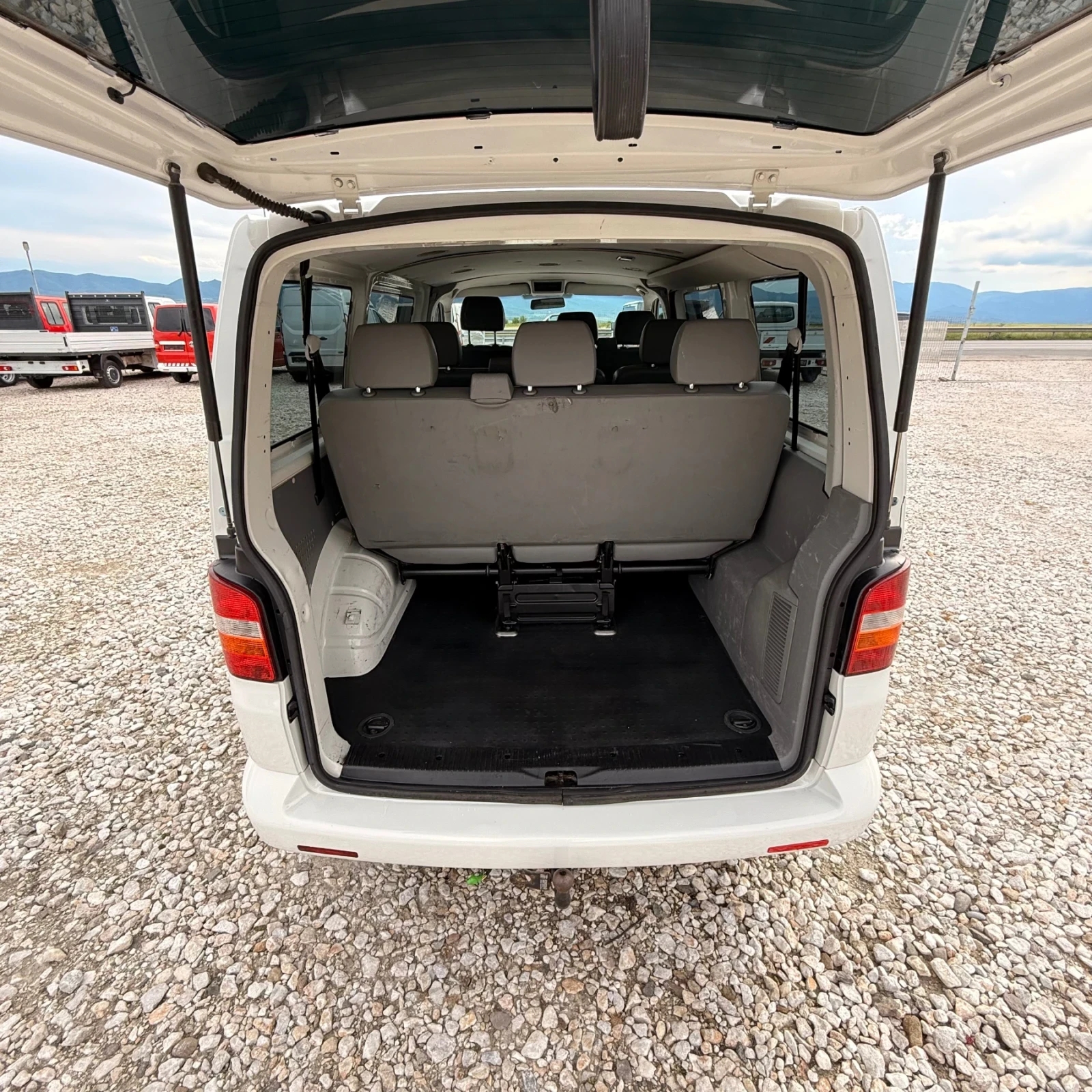 VW T5 1.9TDi-9местен-КЛИМАТИК - изображение 8