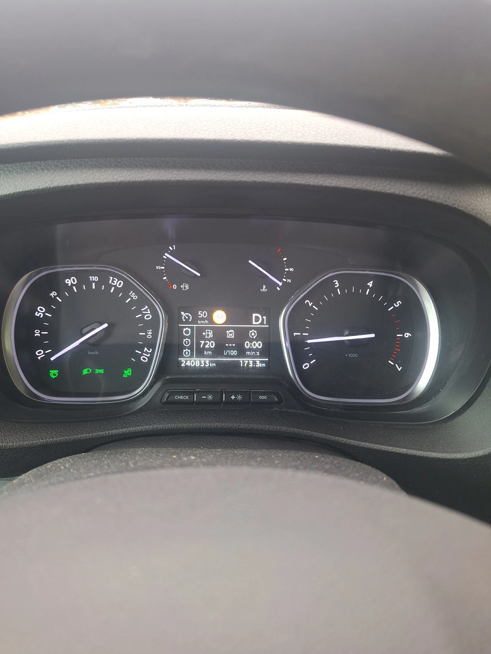Peugeot Expert 2.0 BlueHDI L2 Standard Premium S&S , снимка 2 - Бусове и автобуси - 55088354