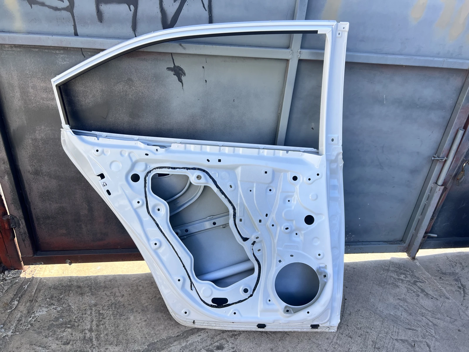 Toyota Corolla задна лява врата оригинална бяла 2019-2022, снимка 3 - Части - 53957684